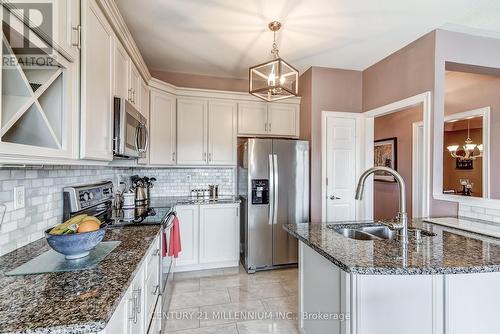 6 Collingwood Avenue, Brampton, ON - Indoor Photo Showing Kitchen With Double Sink With Upgraded Kitchen
