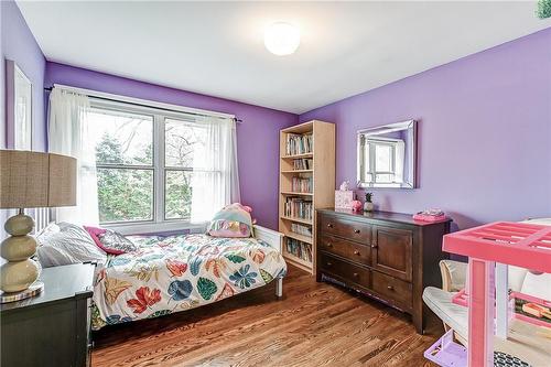 3021 Lakeshore Road, Burlington, ON - Indoor Photo Showing Bedroom