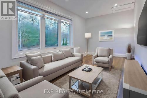 2785 Ireton Street, Innisfil, ON - Indoor Photo Showing Living Room