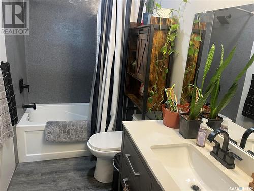 537 L Avenue N, Saskatoon, SK - Indoor Photo Showing Bathroom