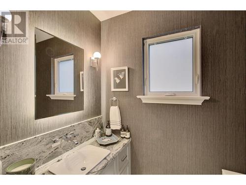 2460 Palmerston Avenue, West Vancouver, BC - Indoor Photo Showing Bathroom
