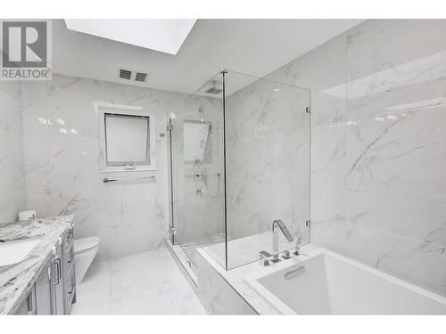 2460 Palmerston Avenue, West Vancouver, BC - Indoor Photo Showing Bathroom