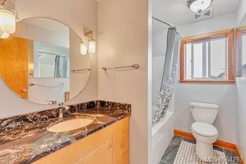 253 Alder St South, Campbell River, BC - Indoor Photo Showing Bathroom
