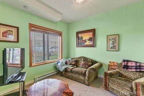 253 Alder St South, Campbell River, BC - Indoor Photo Showing Living Room