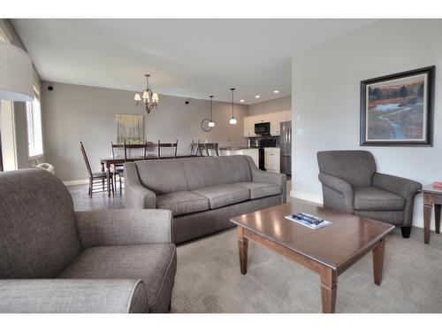 611A - 600 Bighorn Boulevard, Radium Hot Springs, BC - Indoor Photo Showing Living Room