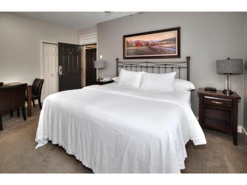 611A - 600 Bighorn Boulevard, Radium Hot Springs, BC - Indoor Photo Showing Bedroom