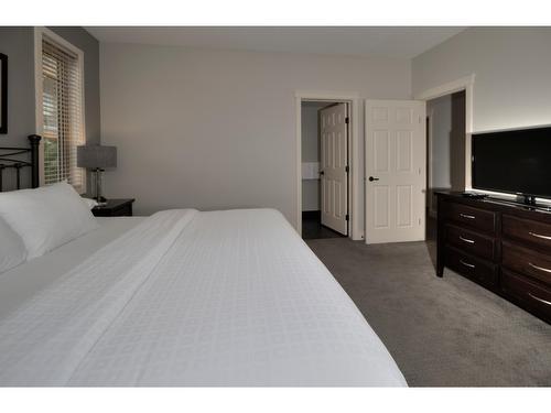 611A - 600 Bighorn Boulevard, Radium Hot Springs, BC - Indoor Photo Showing Bedroom