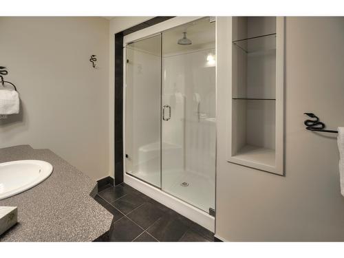 611A - 600 Bighorn Boulevard, Radium Hot Springs, BC - Indoor Photo Showing Bathroom