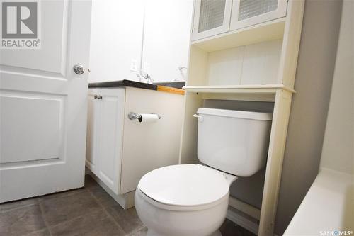 104 4601 Child Avenue, Regina, SK - Indoor Photo Showing Bathroom