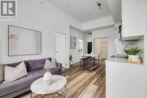 211 - 5 Wellington Street S, Kitchener, ON - Indoor Photo Showing Living Room