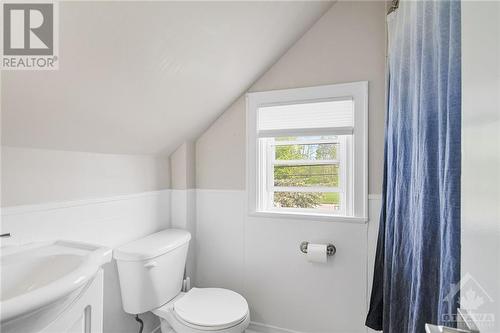 5621 Lanark County Rd 43 West Highway, Perth, ON - Indoor Photo Showing Bathroom