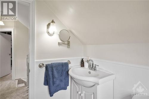5621 Lanark County Rd 43 West Highway, Perth, ON - Indoor Photo Showing Bathroom