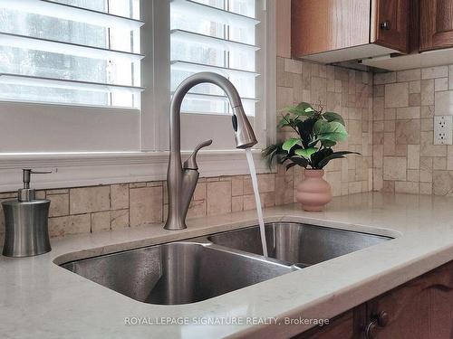 5659 Volpe Ave, Mississauga, ON - Indoor Photo Showing Kitchen With Double Sink