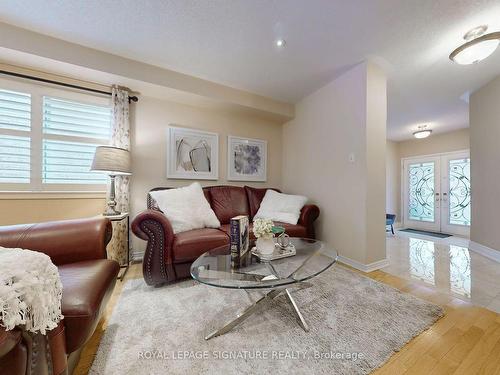 5659 Volpe Ave, Mississauga, ON - Indoor Photo Showing Living Room