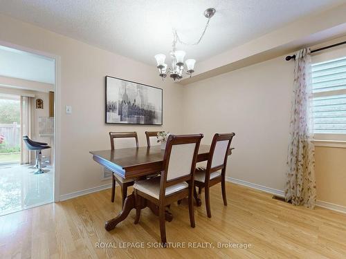 5659 Volpe Ave, Mississauga, ON - Indoor Photo Showing Dining Room