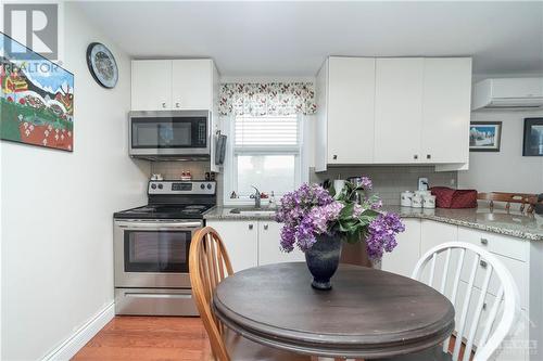 53 Laval Street, Ottawa, ON - Indoor Photo Showing Kitchen