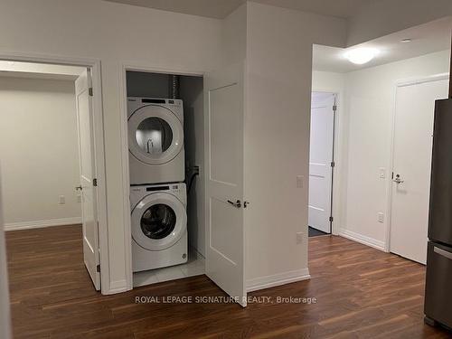 1001-25 Holly St, Toronto, ON - Indoor Photo Showing Laundry Room