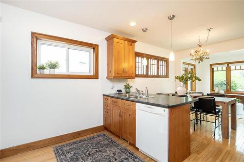 444 Oxford Street, Winnipeg, MB - Indoor Photo Showing Kitchen With Double Sink