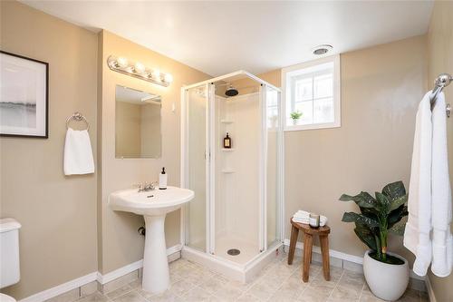 444 Oxford Street, Winnipeg, MB - Indoor Photo Showing Bathroom