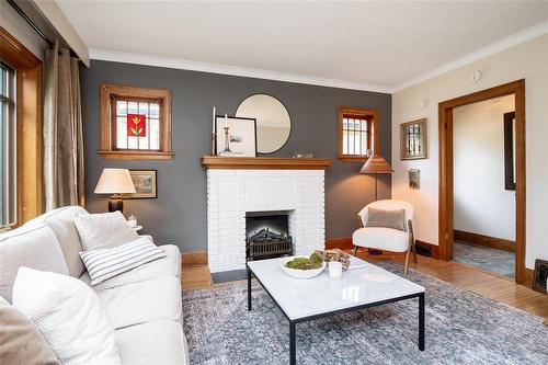 444 Oxford Street, Winnipeg, MB - Indoor Photo Showing Living Room With Fireplace