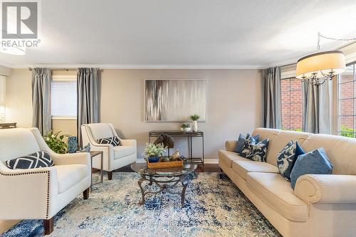 33 Prince Drive, Bradford West Gwillimbury (Bradford), ON - Indoor Photo Showing Living Room