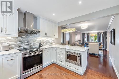 33 Prince Drive, Bradford West Gwillimbury (Bradford), ON - Indoor Photo Showing Kitchen With Upgraded Kitchen