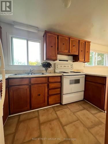 2Nd Fl - 539 Elgin Mills Road W, Richmond Hill, ON - Indoor Photo Showing Kitchen With Double Sink