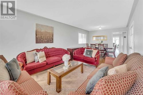 85 Cityview Circle, Barrie (Holly), ON - Indoor Photo Showing Living Room