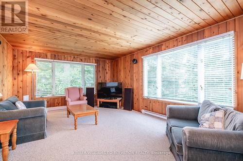 20 Mulberry Court, Tiny, ON - Indoor Photo Showing Living Room