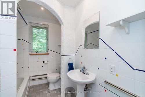 20 Mulberry Court, Tiny, ON - Indoor Photo Showing Bathroom