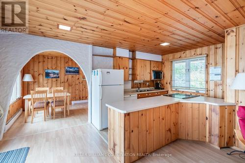 20 Mulberry Court, Tiny, ON - Indoor Photo Showing Kitchen