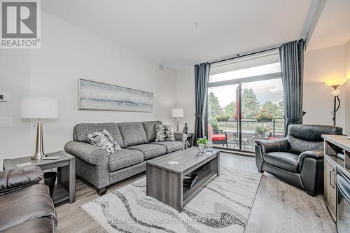 223 - 3290 New Street, Burlington (Roseland), ON - Indoor Photo Showing Living Room