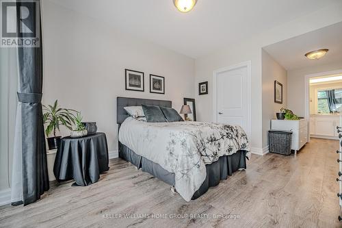 223 - 3290 New Street, Burlington (Roseland), ON - Indoor Photo Showing Bedroom