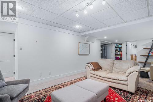 354 Marcotte Crescent, Saskatoon, SK - Indoor Photo Showing Living Room