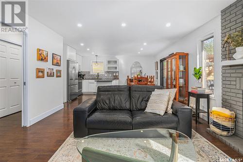 354 Marcotte Crescent, Saskatoon, SK - Indoor Photo Showing Living Room