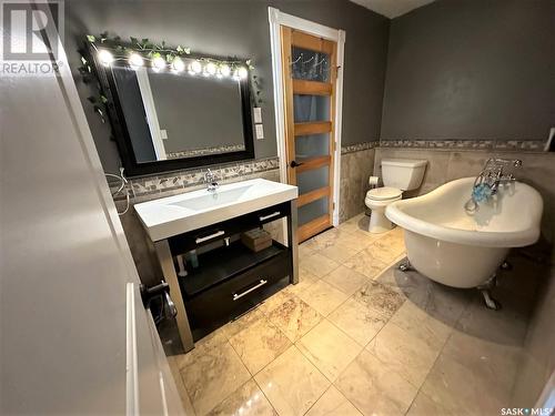 540 5Th Avenue, Hudson Bay, SK - Indoor Photo Showing Bathroom