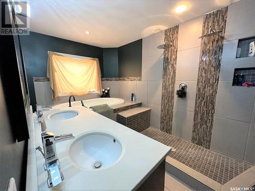 540 5Th Avenue, Hudson Bay, SK - Indoor Photo Showing Bathroom