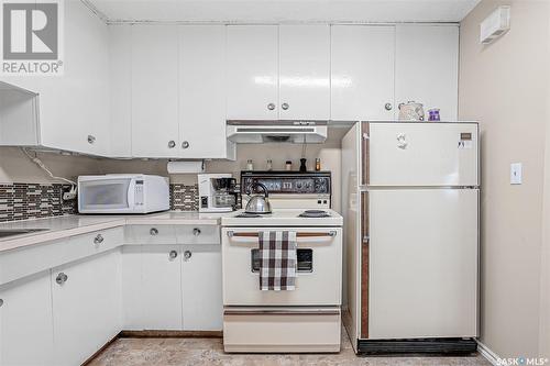 941 K Avenue N, Saskatoon, SK - Indoor Photo Showing Kitchen