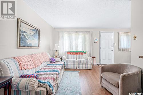 941 K Avenue N, Saskatoon, SK - Indoor Photo Showing Living Room