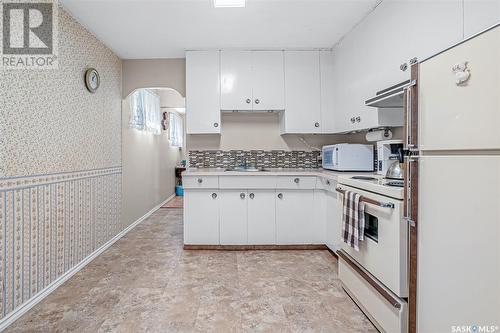 941 K Avenue N, Saskatoon, SK - Indoor Photo Showing Kitchen