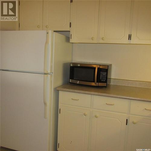 156 Gore Place, Regina, SK - Indoor Photo Showing Kitchen