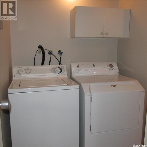 156 Gore Place, Regina, SK - Indoor Photo Showing Laundry Room