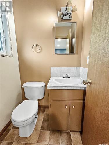 87 Macdonald Crescent, Swift Current, SK - Indoor Photo Showing Bathroom