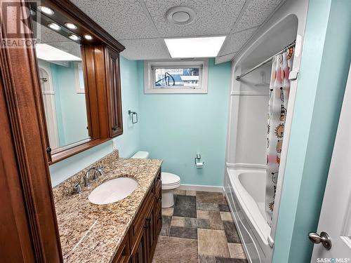 87 Macdonald Crescent, Swift Current, SK - Indoor Photo Showing Bathroom