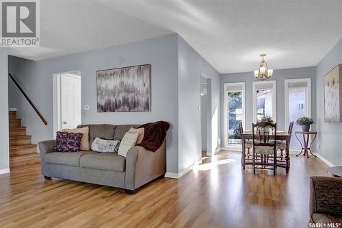 30 Dewar Bay, Regina, SK - Indoor Photo Showing Living Room