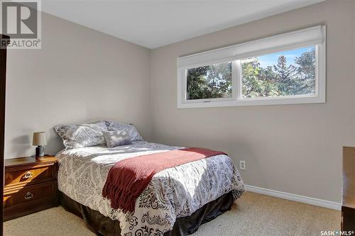 30 Dewar Bay, Regina, SK - Indoor Photo Showing Bedroom