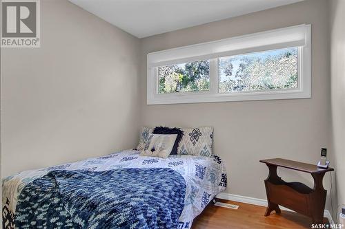 30 Dewar Bay, Regina, SK - Indoor Photo Showing Bedroom