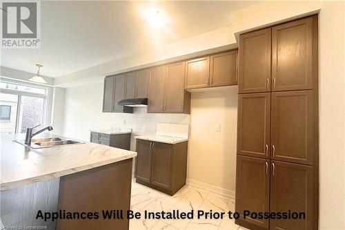 22 Sunflower Crescent, Thorold, ON - Indoor Photo Showing Kitchen With Double Sink