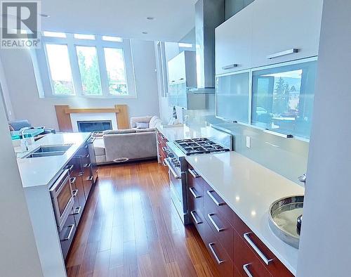 1067 Westpoint Drive, Kelowna, BC - Indoor Photo Showing Kitchen With Double Sink