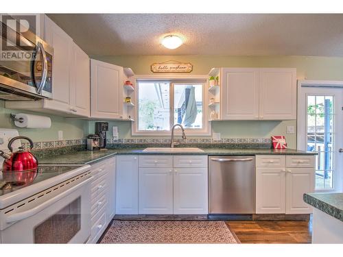 1303 28Th Avenue, Vernon, BC - Indoor Photo Showing Kitchen